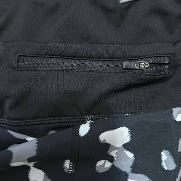 Athleta Black and White Athletic Shorts for Dynamic Performance - Picture 8 of 9